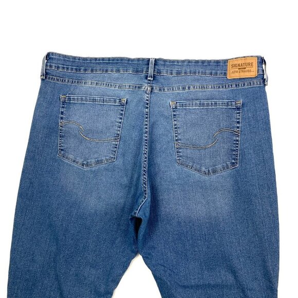 Signature Levi Strauss Totally Shaping Straight Women's size 20P Blue Denim jean - Picture 4 of 4